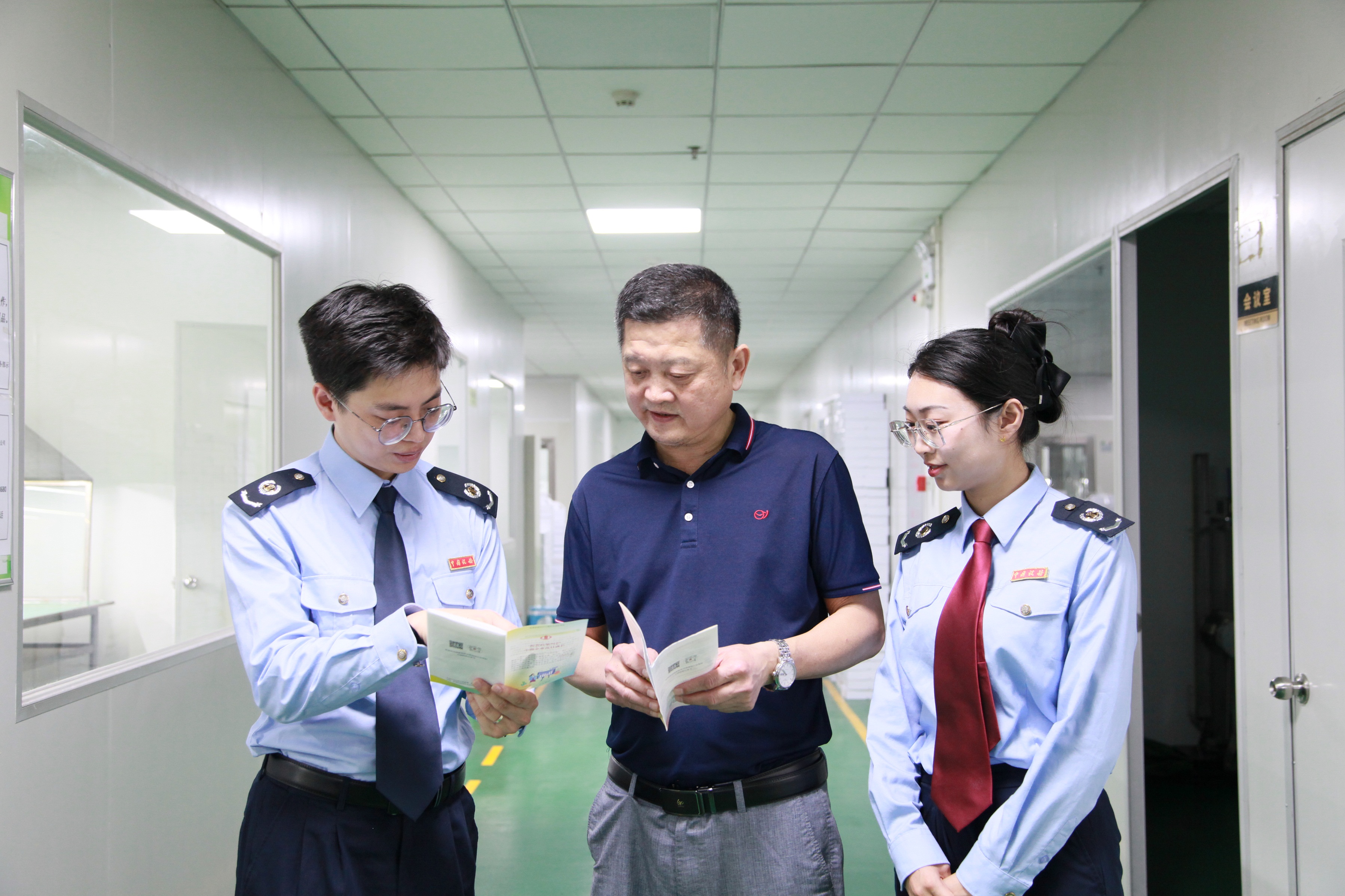 国家税务总局龙门县税务局组织税务人员走进美昌（龙门）表业有限公司，了解企业生产经营情况和涉税需求，引导企业合规经营