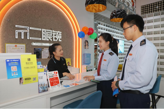 蓬江：江门市蓬江区税务局开展“税宣进商圈 服务暖民心”主题宣传活动