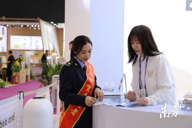 汕头税务连续多年精准服务潮汕服博会，“一站式”服务助企合规发展