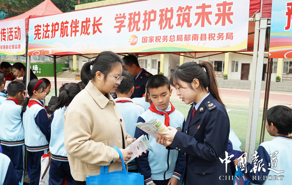 郁南税务：宪法护航伴成长 学税护税筑未来