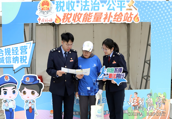 中国报道：海陵区税务局借力马拉松开展税收宣传活动
