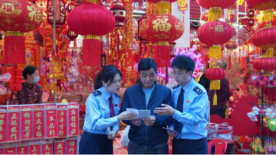 税收助力添年味，一城烟火暖香洲