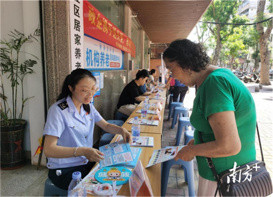 税收宣传进社区，霞山多部门联动助力养老暖民心