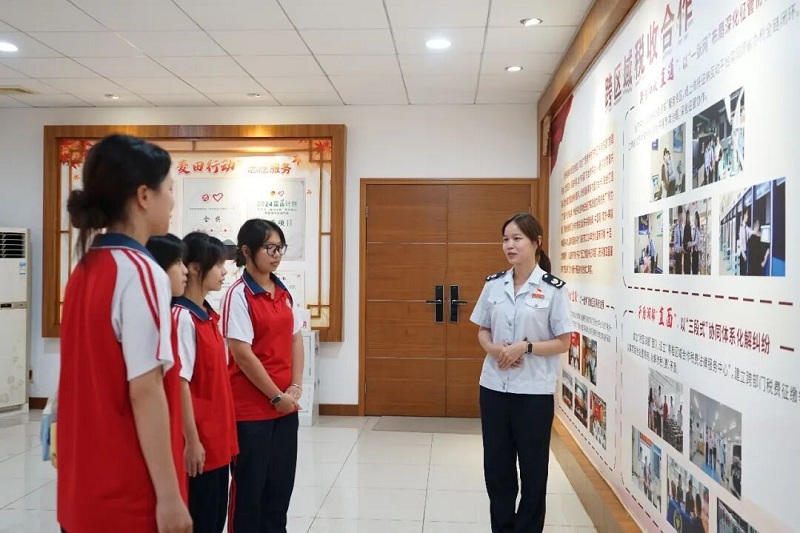 南方+：封开税务为职校生送“职场第一课”，科普个税社保实操
